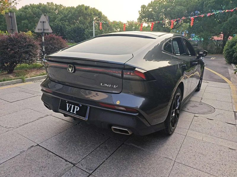 Changan UNI-V 2024 1.5T Finition premium intérieur photo 14