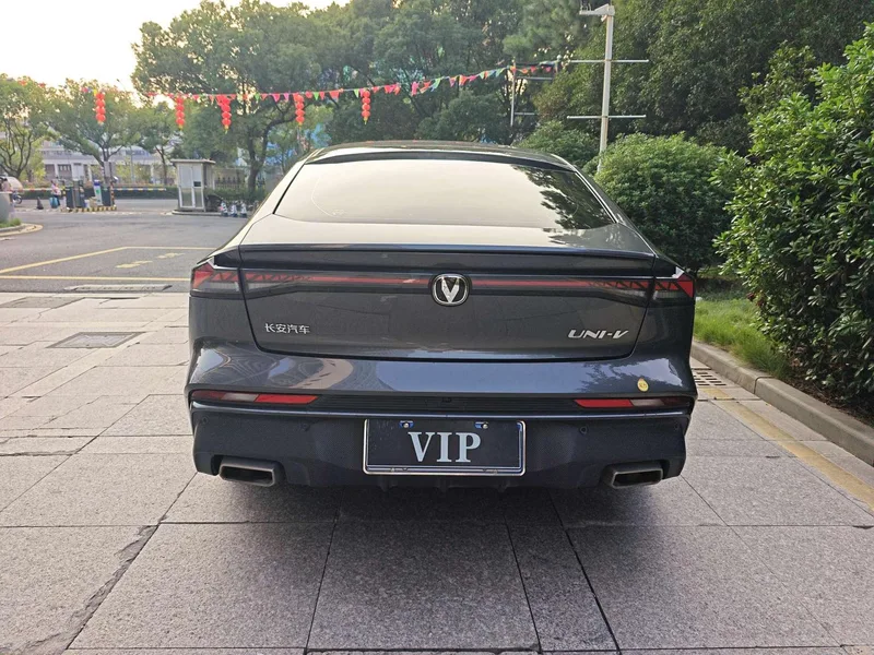Changan UNI-V 2024 1.5T Finition premium intérieur photo 15