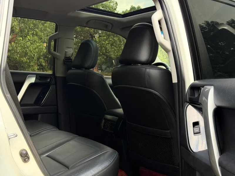 Toyota Prado 2016 2.7L Автоматическая стандартная версия интерьер фото 12