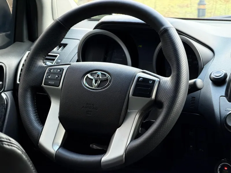 Toyota Prado 2016 2.7L Автоматическая стандартная версия интерьер фото 13