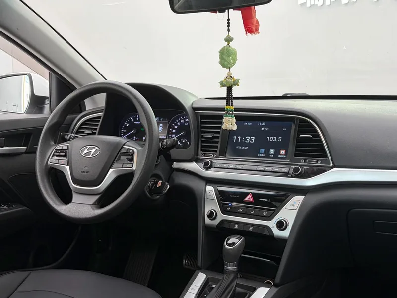 Hyundai Elantra Lingdong 2016 1.6L Auto Zhixuan Type d'élite intérieur photo 10
