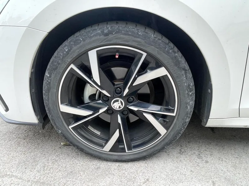 Skoda Octavia 2021 PRO TSI280 DSG Version de luxe extérieur photo 5 Skoda Octavia 2021 PRO TSI280 DSG Version de luxe extérieur photo 5