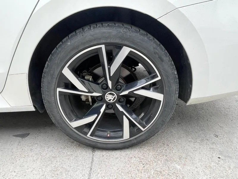 Skoda Octavia 2021 PRO TSI280 DSG Version de luxe extérieur photo 6 Skoda Octavia 2021 PRO TSI280 DSG Version de luxe extérieur photo 6