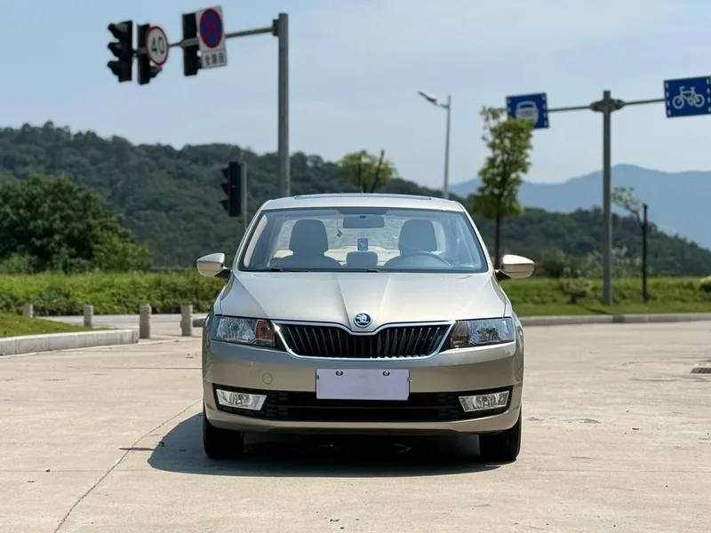 Skoda Rapid 2016 1.6L Automatic line creation exterior photo 2 Skoda Rapid 2016 1.6L Automatic line creation exterior photo 2
