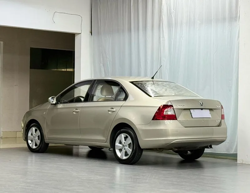 Skoda Rapid 2016 1.6L Automatic line creation interior photo 12 Skoda Rapid 2016 1.6L Automatic line creation interior photo 12