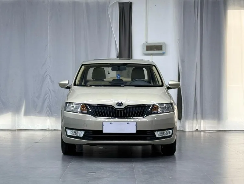Skoda Rapid 2016 1.6L Automatic line creation interior photo 15 Skoda Rapid 2016 1.6L Automatic line creation interior photo 15