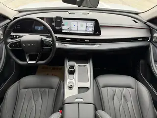 Chery Arrizo 8 2024 1.6TGDI DCT wisdom interior photo 9 Chery Arrizo 8 2024 1.6TGDI DCT wisdom interior photo 9