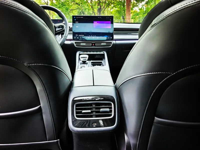Chery Arrizo 8 PRO 2025 1.6T DCT Luxury type+ interior photo 10 Chery Arrizo 8 PRO 2025 1.6T DCT Luxury type+ interior photo 10