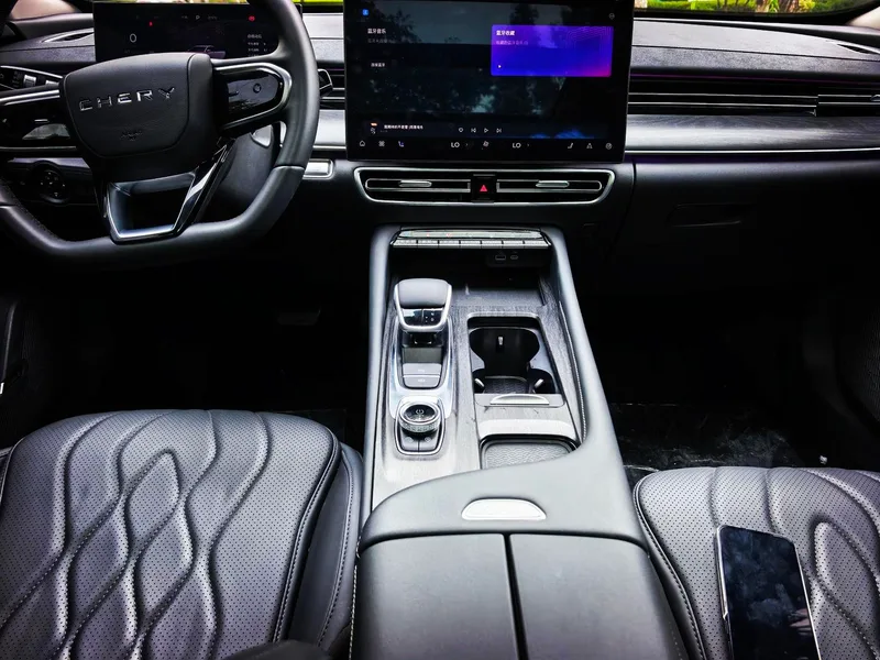 Chery Arrizo 8 PRO 2025 1.6T DCT Luxury type+ interior photo 12 Chery Arrizo 8 PRO 2025 1.6T DCT Luxury type+ interior photo 12