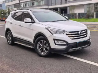 Hyundai Santa Fe 2015 2.0T Tipo inteligente de tracción automática en las cuatro ruedas 7 Asiento exterior foto 3 Hyundai Santa Fe 2015 2.0T Tipo inteligente de tracción automática en las cuatro ruedas 7 Asiento exterior foto 3