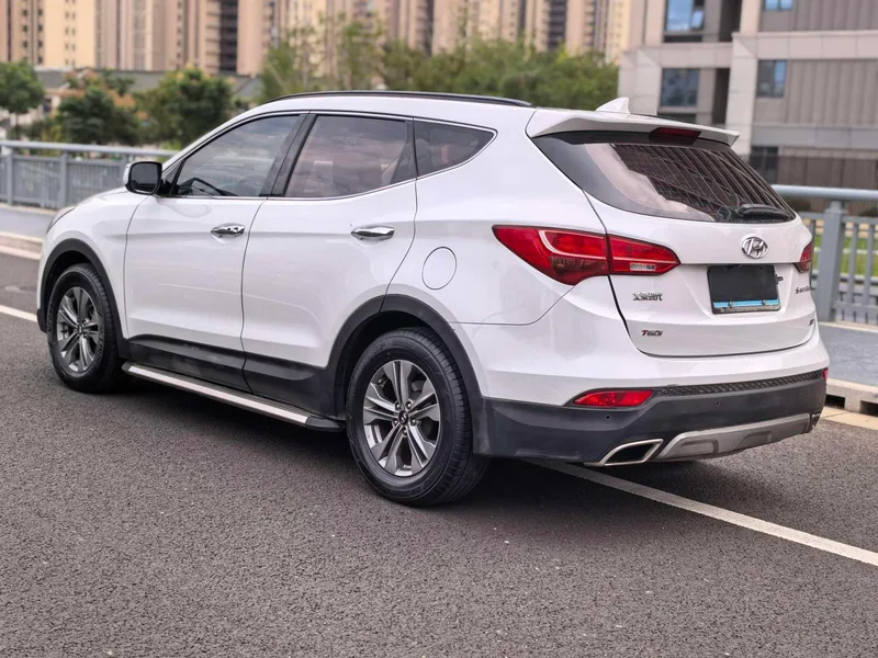 Hyundai Santa Fe 2015 2.0T Tipo inteligente de tracción automática en las cuatro ruedas 7 Asiento exterior foto 5 Hyundai Santa Fe 2015 2.0T Tipo inteligente de tracción automática en las cuatro ruedas 7 Asiento exterior foto 5