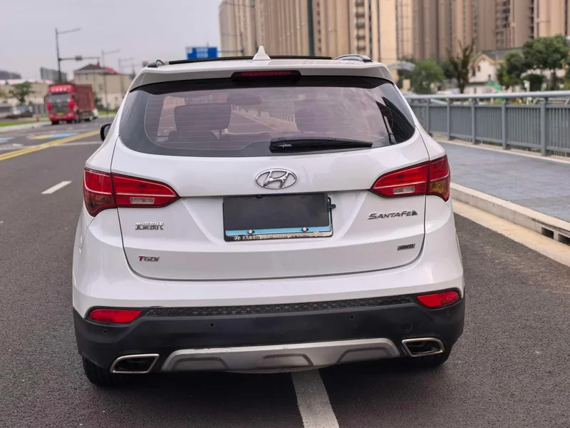 Hyundai Santa Fe 2015 2.0T Tipo inteligente de tracción automática en las cuatro ruedas 7 Asiento exterior foto 6 Hyundai Santa Fe 2015 2.0T Tipo inteligente de tracción automática en las cuatro ruedas 7 Asiento exterior foto 6