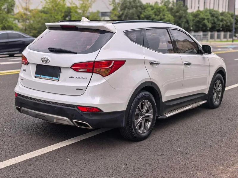 Hyundai Santa Fe 2015 2.0T Tipo inteligente de tracción automática en las cuatro ruedas 7 Asiento interior foto 7 Hyundai Santa Fe 2015 2.0T Tipo inteligente de tracción automática en las cuatro ruedas 7 Asiento interior foto 7