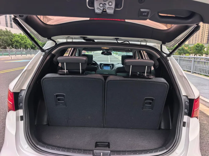 Hyundai Santa Fe 2015 2.0T Tipo inteligente de tracción automática en las cuatro ruedas 7 Asiento interior foto 9 Hyundai Santa Fe 2015 2.0T Tipo inteligente de tracción automática en las cuatro ruedas 7 Asiento interior foto 9