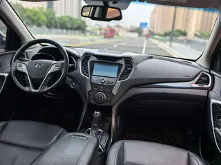 Hyundai Santa Fe 2015 2.0T Tipo inteligente de tracción automática en las cuatro ruedas 7 Asiento interior foto 10 Hyundai Santa Fe 2015 2.0T Tipo inteligente de tracción automática en las cuatro ruedas 7 Asiento interior foto 10