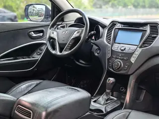 Hyundai Santa Fe 2015 2.0T Tipo inteligente de tracción automática en las cuatro ruedas 7 Asiento interior foto 11 Hyundai Santa Fe 2015 2.0T Tipo inteligente de tracción automática en las cuatro ruedas 7 Asiento interior foto 11