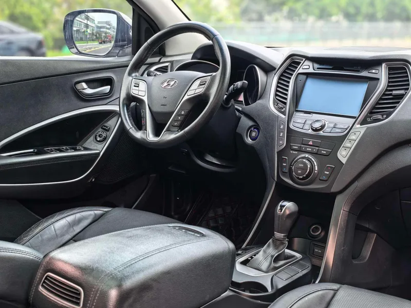 Hyundai Santa Fe 2015 2.0T Tipo inteligente de tracción automática en las cuatro ruedas 7 Asiento interior foto 11 Hyundai Santa Fe 2015 2.0T Tipo inteligente de tracción automática en las cuatro ruedas 7 Asiento interior foto 11