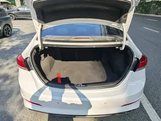 Hyundai Elantra Lingdong 2019 1.4T Dual-clutch dazzle vitality type interior photo 7 Hyundai Elantra Lingdong 2019 1.4T Dual-clutch dazzle vitality type interior photo 7