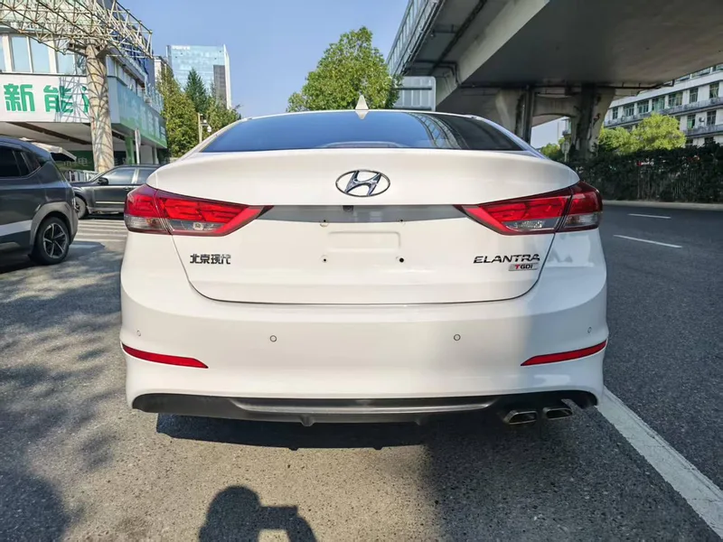 Hyundai Elantra Lingdong 2019 1.4T Dual-clutch dazzle vitality type interior photo 9 Hyundai Elantra Lingdong 2019 1.4T Dual-clutch dazzle vitality type interior photo 9