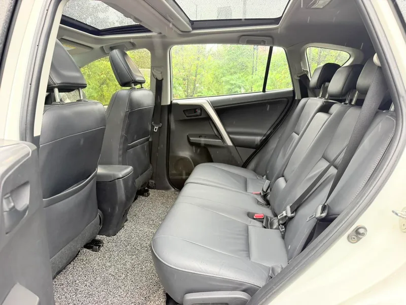 Toyota RAV4 2018 2.5L Automatic four-wheel drive elite i version interior photo 10 Toyota RAV4 2018 2.5L Automatic four-wheel drive elite i version interior photo 10