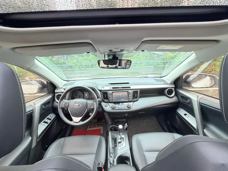 Toyota RAV4 2018 2.5L Automatic four-wheel drive elite i version interior photo 12 Toyota RAV4 2018 2.5L Automatic four-wheel drive elite i version interior photo 12