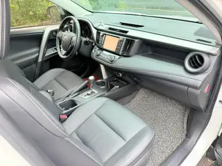 Toyota RAV4 2018 2.5L Automatic four-wheel drive elite i version interior photo 13 Toyota RAV4 2018 2.5L Automatic four-wheel drive elite i version interior photo 13