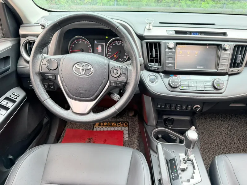 Toyota RAV4 2018 2.5L Automatic four-wheel drive elite i version interior photo 14 Toyota RAV4 2018 2.5L Automatic four-wheel drive elite i version interior photo 14