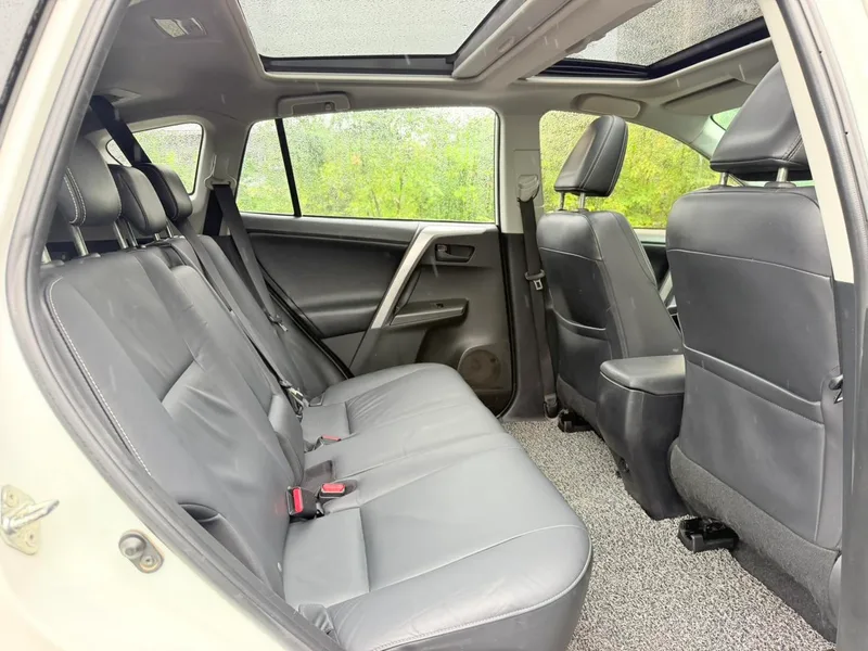 Toyota RAV4 2018 2.5L Automatic four-wheel drive elite i version interior photo 16 Toyota RAV4 2018 2.5L Automatic four-wheel drive elite i version interior photo 16