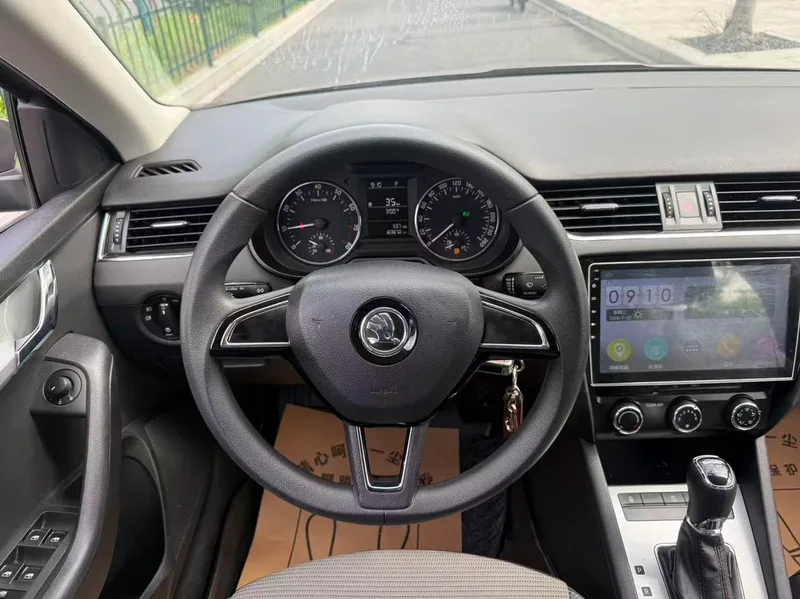 Skoda Octavia 2017 1.6L Automatic line creation exterior photo 7 Skoda Octavia 2017 1.6L Automatic line creation exterior photo 7