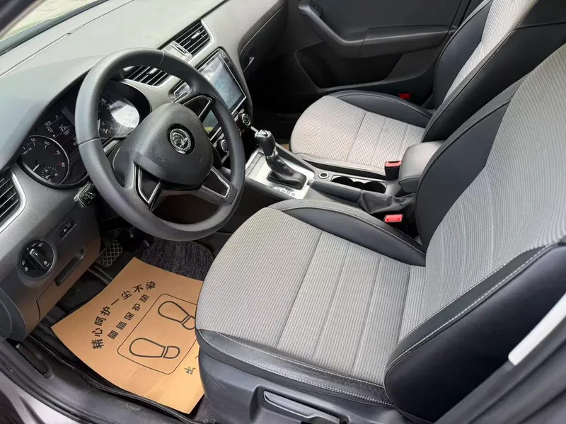 Skoda Octavia 2017 1.6L Automatic line creation interior photo 12 Skoda Octavia 2017 1.6L Automatic line creation interior photo 12