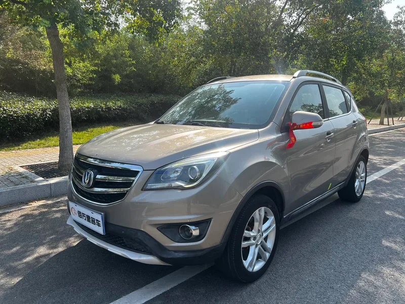 Changan CS35 2017 1.6L Automático de lujo exterior foto 1 Changan CS35 2017 1.6L Automático de lujo exterior foto 1