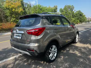 Changan CS35 2017 1.6L Automático de lujo exterior foto 5 Changan CS35 2017 1.6L Automático de lujo exterior foto 5