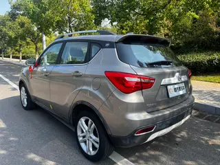 Changan CS35 2017 1.6L Automático de lujo exterior foto 6 Changan CS35 2017 1.6L Automático de lujo exterior foto 6