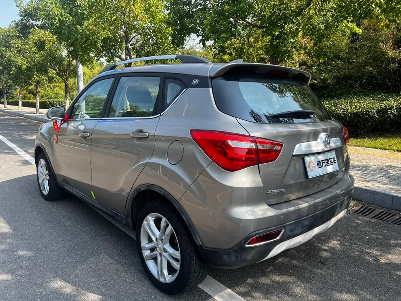 Changan CS35 2017 1.6L Automático de lujo exterior foto 6 Changan CS35 2017 1.6L Automático de lujo exterior foto 6
