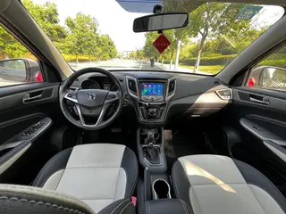 Changan CS35 2017 1.6L Automático de lujo interior foto 14 Changan CS35 2017 1.6L Automático de lujo interior foto 14