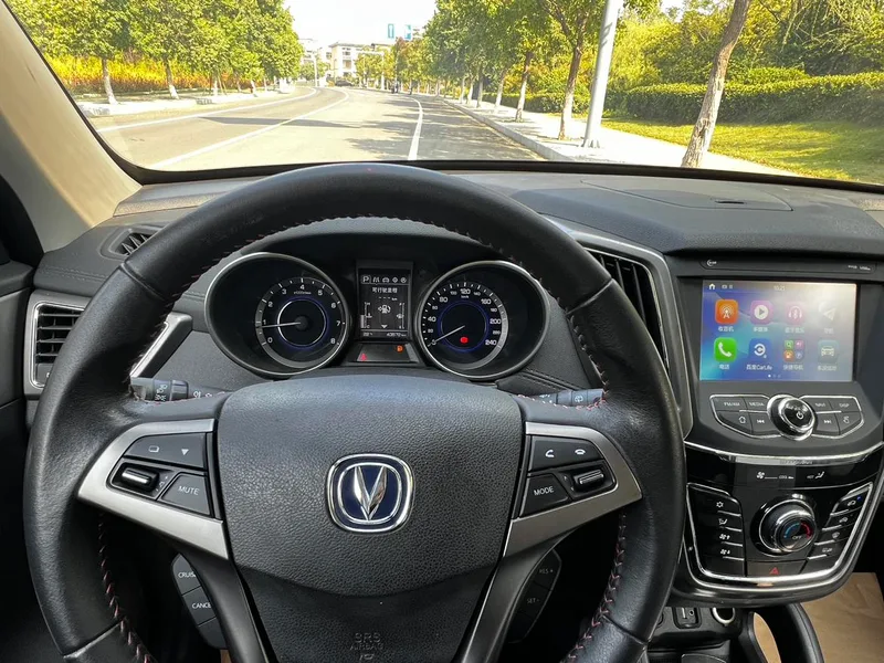 Changan CS35 2017 1.6L Automático de lujo interior foto 18 Changan CS35 2017 1.6L Automático de lujo interior foto 18