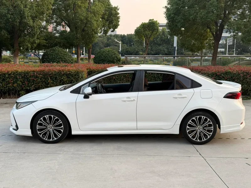 Toyota Corolla 2019 1.2T S-CVT GL-i Version de luxe extérieur photo 3 Toyota Corolla 2019 1.2T S-CVT GL-i Version de luxe extérieur photo 3