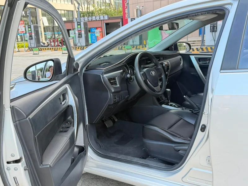 Toyota Corolla 2014 1.6L CVT GL interior photo 7 Toyota Corolla 2014 1.6L CVT GL interior photo 7