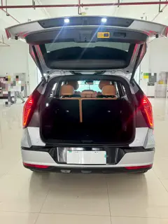 Geely Boyue L 2025 Fourth generation 1.5TD DCT Brocade beauty interior photo 9 Geely Boyue L 2025 Fourth generation 1.5TD DCT Brocade beauty interior photo 9