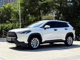 Toyota Corolla Cross 2024 2.0L CVT Предварительная версия