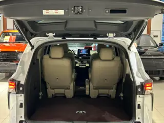 Toyota Sienna 2023 Dual Power 2.5L Luxury Edition interior photo 10 Toyota Sienna 2023 Dual Power 2.5L Luxury Edition interior photo 10