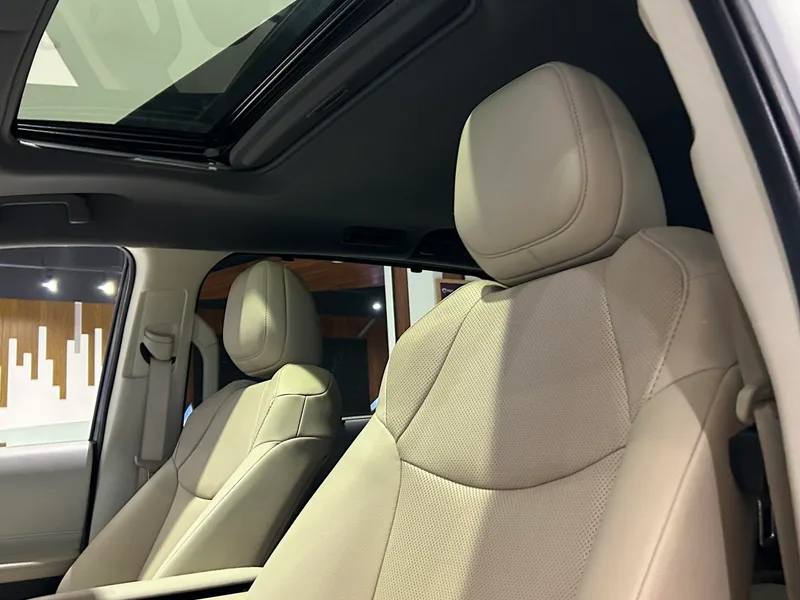 Toyota Sienna 2023 Dual Power 2.5L Luxury Edition interior photo 11 Toyota Sienna 2023 Dual Power 2.5L Luxury Edition interior photo 11