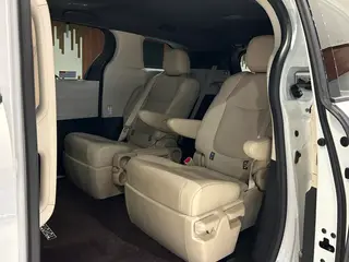 Toyota Sienna 2023 Dual Power 2.5L Luxury Edition interior photo 12 Toyota Sienna 2023 Dual Power 2.5L Luxury Edition interior photo 12