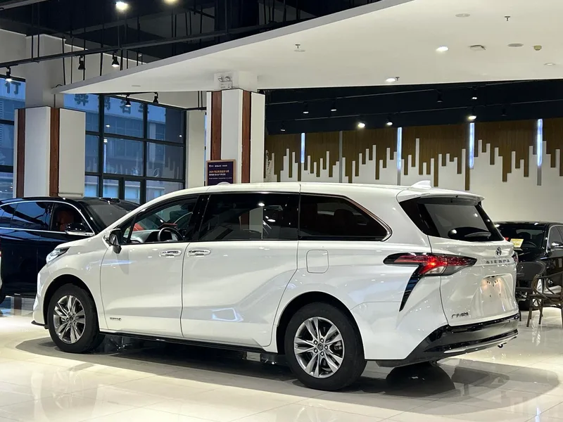 Toyota Sienna 2023 Dual Power 2.5L Luxury Edition interior photo 16 Toyota Sienna 2023 Dual Power 2.5L Luxury Edition interior photo 16