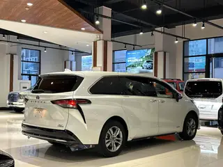 Toyota Sienna 2023 Dual Power 2.5L Luxury Edition interior photo 18 Toyota Sienna 2023 Dual Power 2.5L Luxury Edition interior photo 18