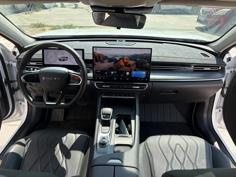 Chery Arrizo 8 PRO 2025 1.6T DCT Luxury type interior photo 9 Chery Arrizo 8 PRO 2025 1.6T DCT Luxury type interior photo 9
