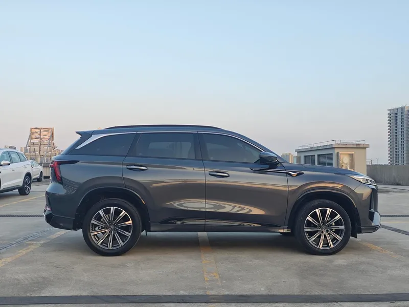 Changan CS75 PLUS 2023 Tercera generación 1.5T Tipo piloto automático exterior foto 5 Changan CS75 PLUS 2023 Tercera generación 1.5T Tipo piloto automático exterior foto 5