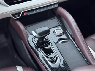Geely Monjaro 2021 2.0TD Modelo insignia de tracción en las cuatro ruedas automática de alta potencia interior foto 11 Geely Monjaro 2021 2.0TD Modelo insignia de tracción en las cuatro ruedas automática de alta potencia interior foto 11
