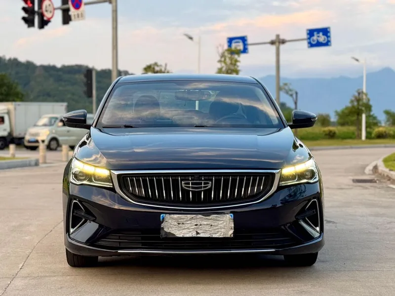 Geely Emgrand 2022 4.ª generación 1.5L CVT De élite exterior foto 5 Geely Emgrand 2022 4.ª generación 1.5L CVT De élite exterior foto 5