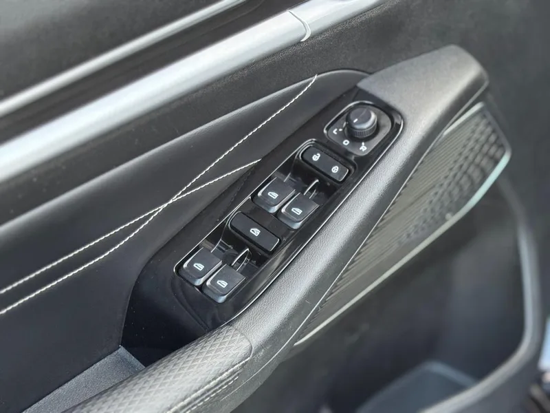 Geely Emgrand 2022 4.ª generación 1.5L CVT De élite exterior foto 8 Geely Emgrand 2022 4.ª generación 1.5L CVT De élite exterior foto 8